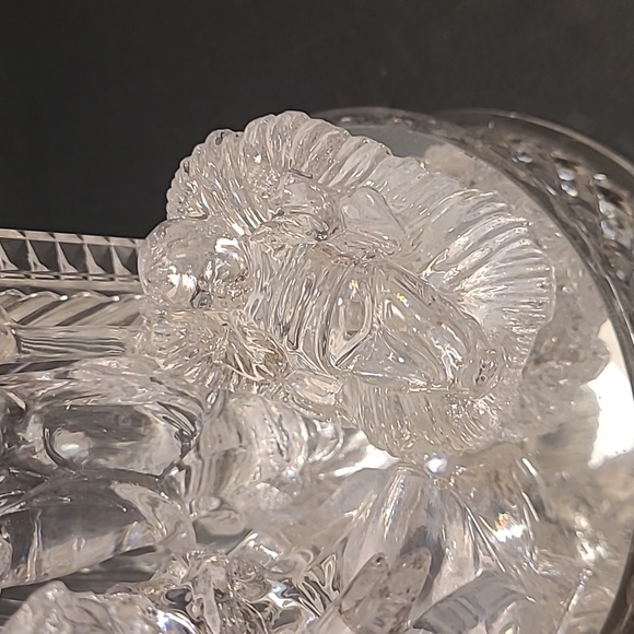 Beautiful Vintage Acrylic Wind-up Musical Nativity - Picture 4 of 16